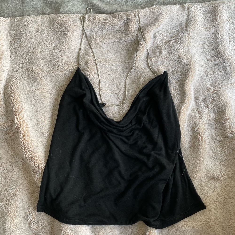 Backless scoop neck top with chain strap